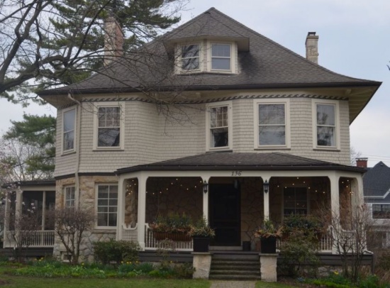 136 S Spring