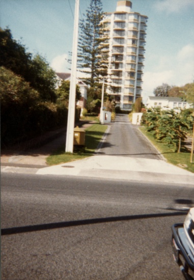 The Circle (90 Kitchener Road) - Photo By: <a href="https://kura.aucklandlibraries.govt.nz/digital/collection/photos/id/33103/rec/2">View of ‘The Circle’ apartments, Kitchener Road, Milford, 1984. Auckland Libraries Heritage Collections T0984.</a>