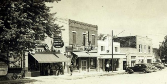 Roubidoux Plaza, Waynesville, MO - Waynesville Downtown Walking Tour ...