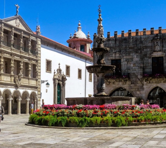 Chafariz da Praça da República - Park Here and Walk in downtown City - Photo By: TripAdvisor
